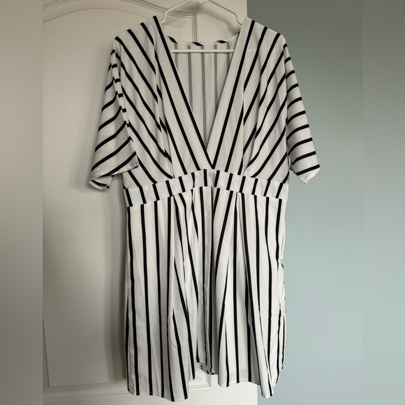 SHEIN Deep V Neck Dress Sz XL 12 White w/ Black Stripes NWOT - Picture 5 of 5